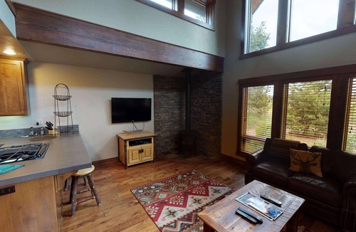 Sunriver Cabin | Golf Course Escape with Access to Exclusive Golf