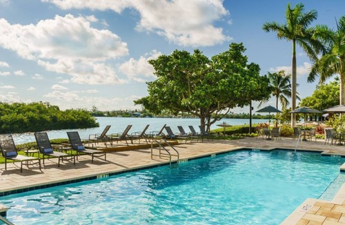 Marathon House | Great Location! 3 Comfortable Units, Free Breakfast, On-Site Bar and Restaurant