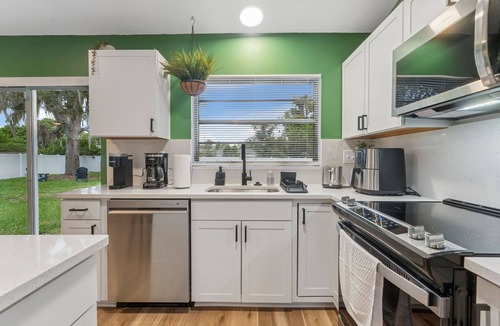 Spring Hill House | Green Modern Hideout Pool Sleeps 12