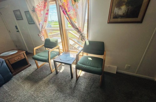 Bryan House | Group & Pet-Friendly Home