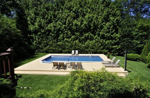 Hampton Bays House | Hamptons nice 4 Queen bdr,Billiard,CAC,BBQ,large pool deck