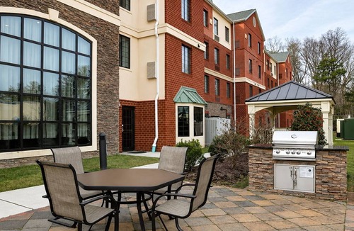 Lanham Apartment | Hearing Accessible Suite Nr UMD | Free Breakfast!