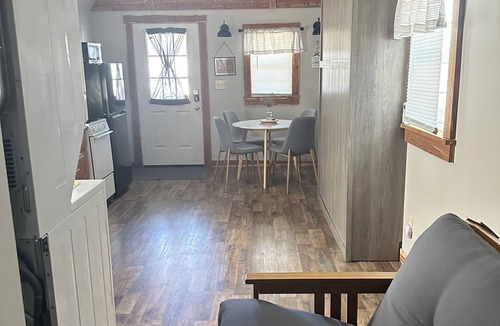 Roach Cabin | Heron's Cabin - Cute Tiny Home - Recently Reduced