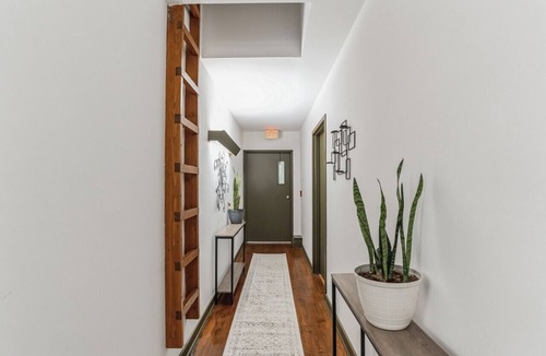 Cheyney Apartment | Historic Thornton Studio Retreat