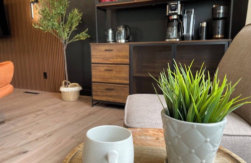 North Central Edmonton House | HOLIDAYS BunkBedsDreams- NAIT/Royal Alex hospital/Rogers place/WEM/Sleeps 14