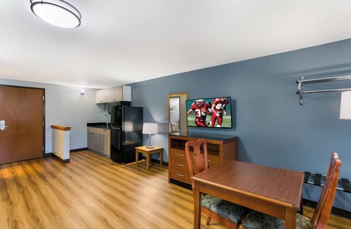 Reamstown Hotel | HomeTowne Studios by Red Roof Denver - Lancaster County