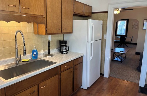 Norwood House | Hunter #1, Private One Bed near Xavier & Downtown