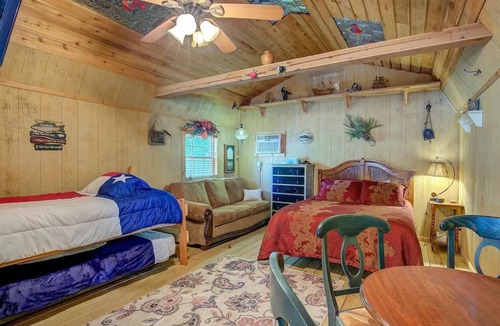 Emory Cabin | Kick Back @ Lake Fork
