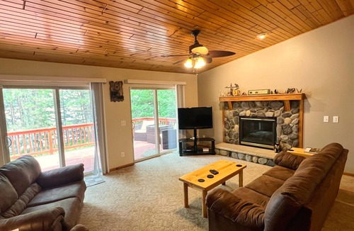 Eagle River Cabin | Lakefront 4 bedroom 3 bath with easy trail access! Free Firewood!