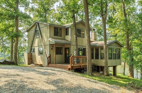 Innsbrook Ski Chalet | Lakefront A-Frame | Private Dock + Pets