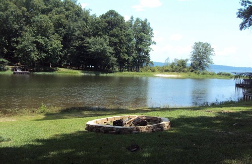 Eufaula House | Lakefront Charm - Fun and Romance!