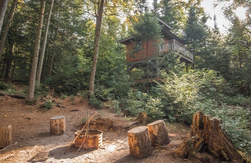 Saint-Faustin-Lac-Carre House | Lakefront treehouse, close to parking | Lodging #03
