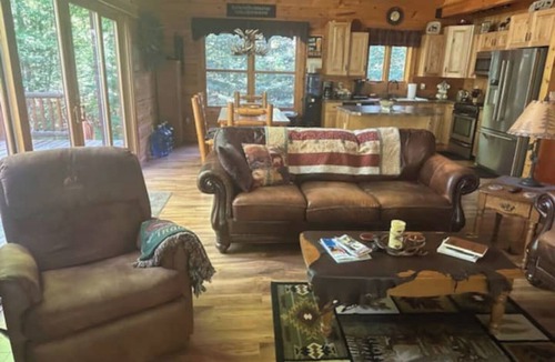 Crivitz Cabin | Large, modern cabin in enjoyable Crivitz, WI. Sleeps up to 14.