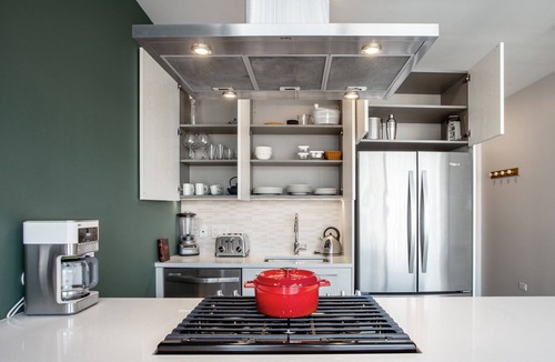 Near North Side Apartment | Lux River North 1BR w/Gym, W/D, BBQ, Pool, near Mag Mile, by Blueground