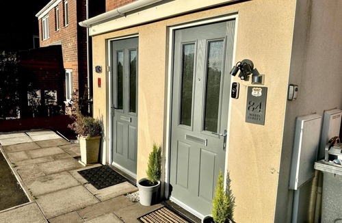 Wolverhampton House | Luxurious Wolverhampton Retreat with 4 Bedrooms