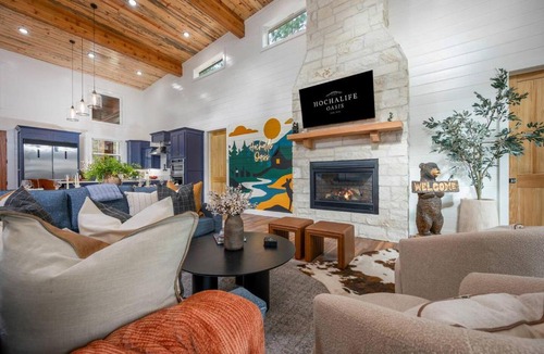 Hochatown House | Luxury Broken Bow Cabin - Private Pool, Pickleball , Sauna & Mini Golf - Sleeps 16