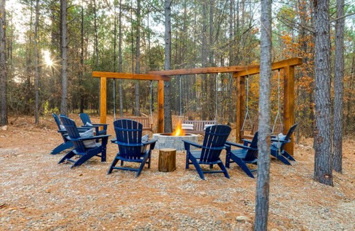 Hochatown House | Luxury Broken Bow Cabin - Private Pool, Pickleball , Sauna & Mini Golf - Sleeps 16
