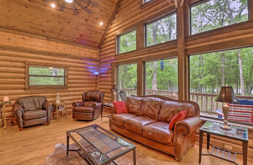 Higden House | Luxury Greers Ferry Cabin with Large Deck and Fire Pit