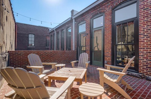 Salisbury House | Main St Magic: Walkable Salisbury Condo!
