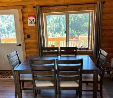 Gardiner House | McDonald Cabin #5 next to YNP