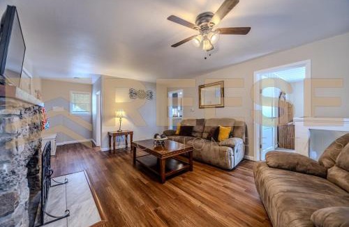 Lake Ozark House | Mid-Century Cabin