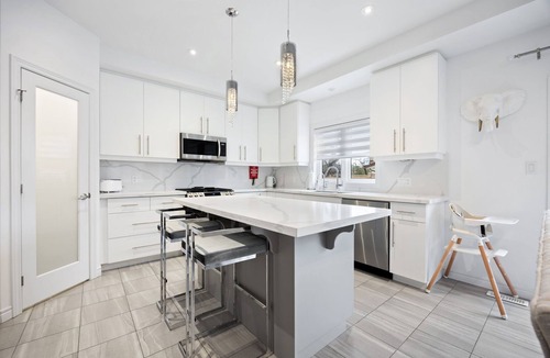 Stoney Creek House | Modern and Luxurious - 28 Minutes from Niagara Falls!