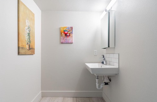 First Hill Apartment | Modern & Spacious Loft with 2 Beds
