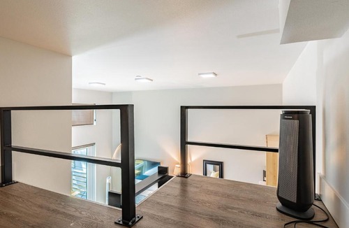 First Hill Apartment | Modern & Spacious Loft with 2 Beds
