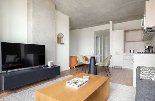 West Loop Gate Apartment | Modern West Loop Studio w/Pool, Gym & Lounge, nr L, by Blueground