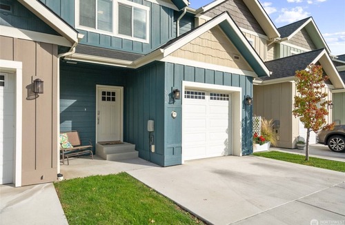 Wenatchee House | New 2 BR Townhouse in the Heart of Wenatchee. Great for Families, pet friendly.