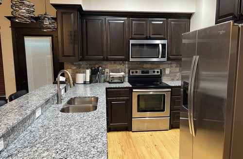 Norman Cabin | Newly Built Cabin 5 mins to Lake Thunderbird with Sauna, Hot Tub and EV Charger