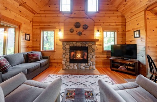 McKenzie Bridge Cabin | On the River Wooded Bliss Cabin near Loloma Lodge