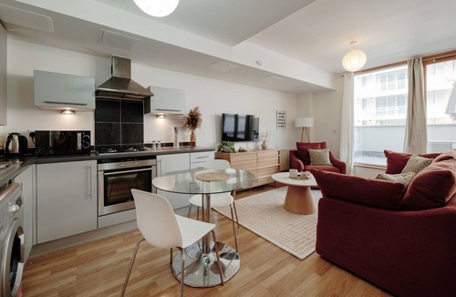 Bristol Floating Harbour Apartment | Open-plan Studio Apartment near Harbourside