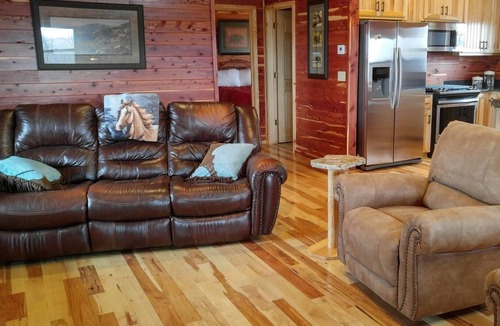Compton Cabin | Original log cabin with modern comfort