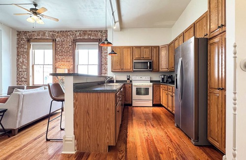 Washington Apartment | Otto's Third | River View Loft by Borgia Church