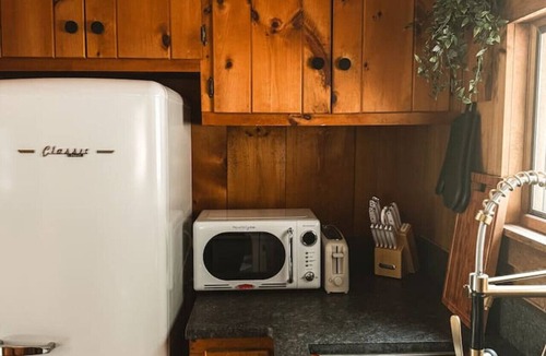 Cornwall Cabin | Peaceful Cabin with Sauna, Hot Tub & Cold Plunge