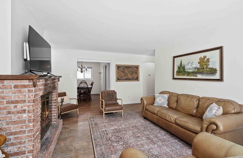 Cornwall House | Perfect Group Stay in Cornwall | 3BR +Theater Room