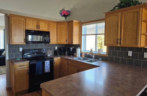Red Deer House | Pet friendly 2 bedroom and full bathroom with soaker tub close to Westerner.