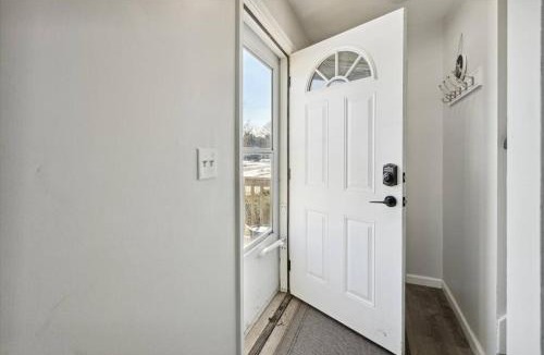 Bay City Apartment | Pet-Friendly Large-Group Oasis
