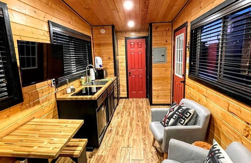 Waldport Cabin | Pet-Friendly Tiny House Getaway with an On-Site Dog Park near Waldport, Oregon
