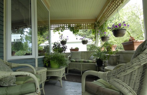 Stettler Bed & Breakfast | Phoenix House B&B