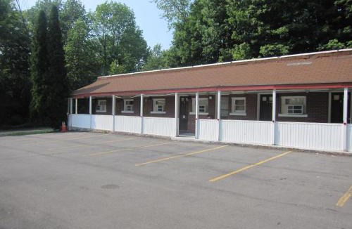 Clinton Hotel | Pinecrest Motel