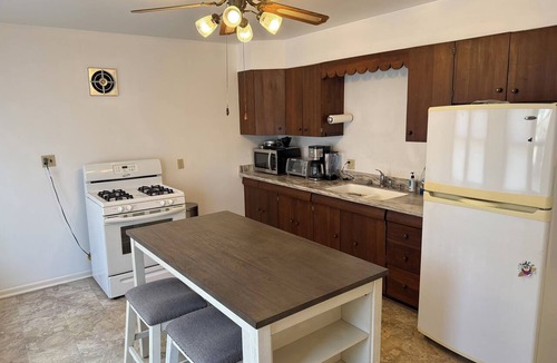 Springfield House | Pool & Spacious 5BR, Classic Home, Fully Furnished