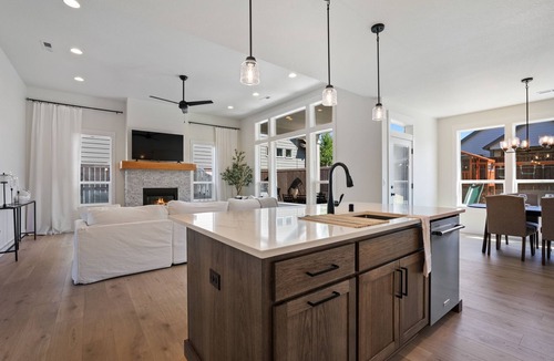 Brush Prairie House | Pristine & NEW exec home. Playground. King bed. 3 car garage.
