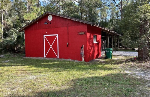 Cocoa Apartment | Private Cozy Barn Studio
