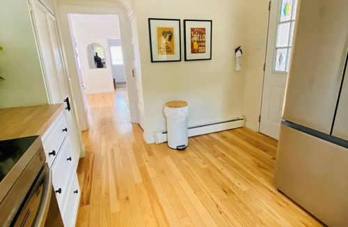 Kitchener House | Professionally Designed Suite + Free Parking