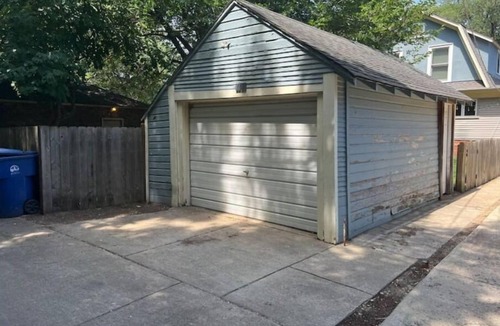 Evanston House | PROMO 10% WEEKLY AND 15% MONTHLY nNear Northwestern, Beaches Parking Fenced Yard