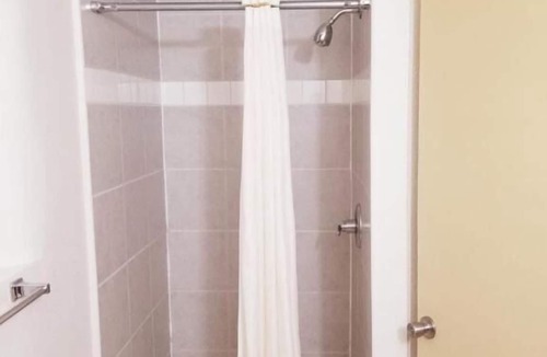 Williams House | Quiet, Comfortable Unit in Williams! Free Continental Breakfast & Parking
