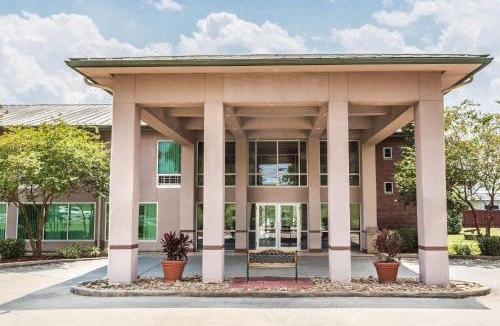 Luling Hotel | Ramada by Wyndham Luling Kenner South
