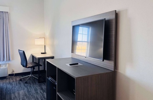 Sparta Hotel | Ramada by Wyndham Sparta/At Speedway